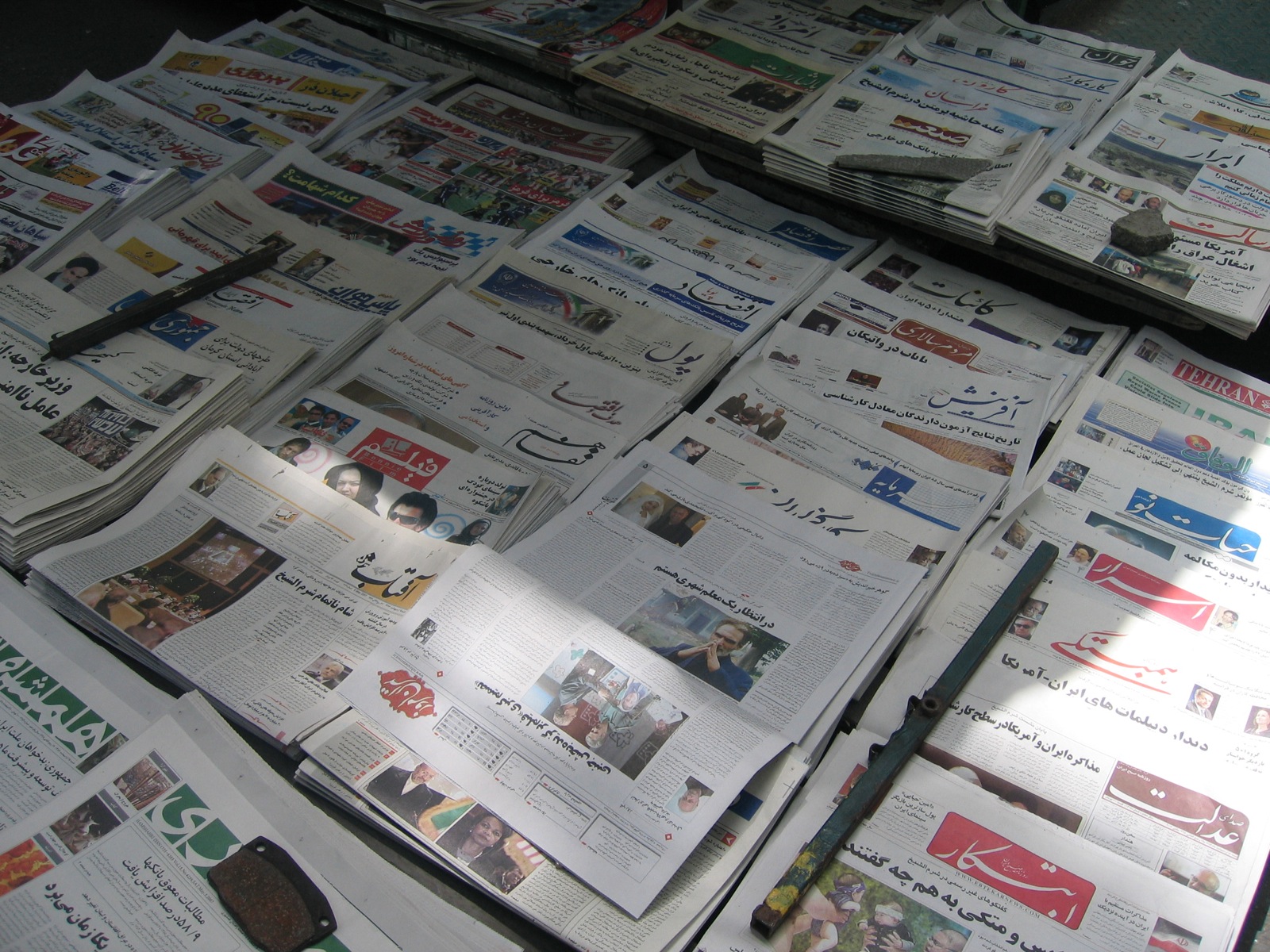 newspapers (Tehrān) by birdfarm